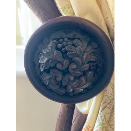 533 - Curtains with Walnut poles in a Safari theme. Includes curtains 114