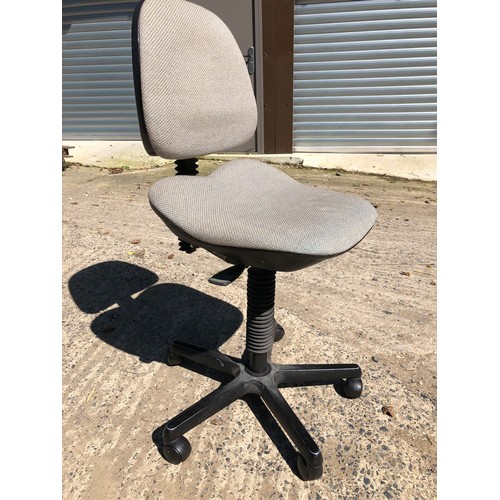 575 - Swivel chair by Dauphin.  good working condition