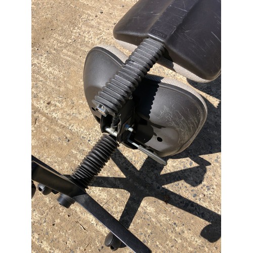 575 - Swivel chair by Dauphin.  good working condition