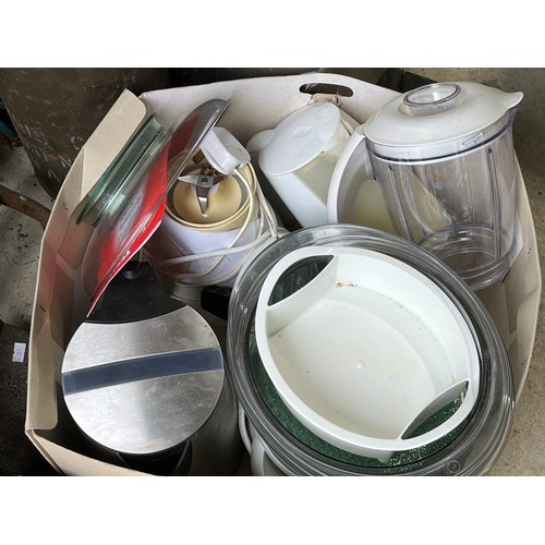 767 - Tefal Steamer. kettle and other kitchen appliances.