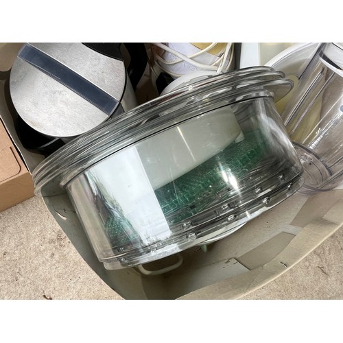 767 - Tefal Steamer. kettle and other kitchen appliances.