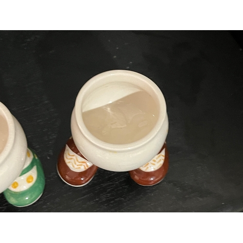 800 - Carltonware eggs with legs eggcups