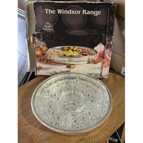 825 - Windsor segmented dish and silver plated gallery tray