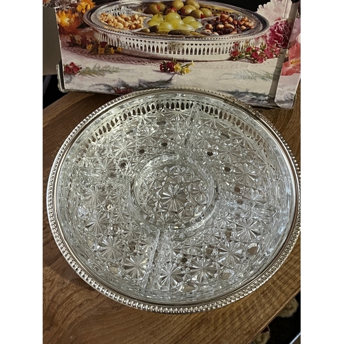 825 - Windsor segmented dish and silver plated gallery tray