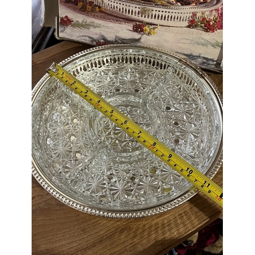 825 - Windsor segmented dish and silver plated gallery tray