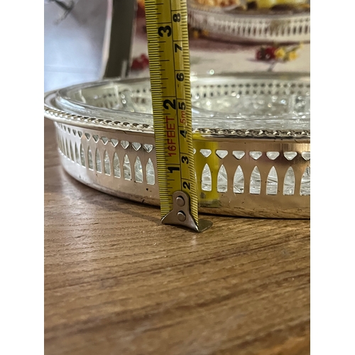 825 - Windsor segmented dish and silver plated gallery tray