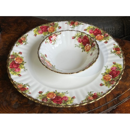 896 - Royal Albert Old Country Roses dinner plate and cereal bowl