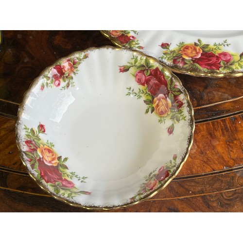 896 - Royal Albert Old Country Roses dinner plate and cereal bowl