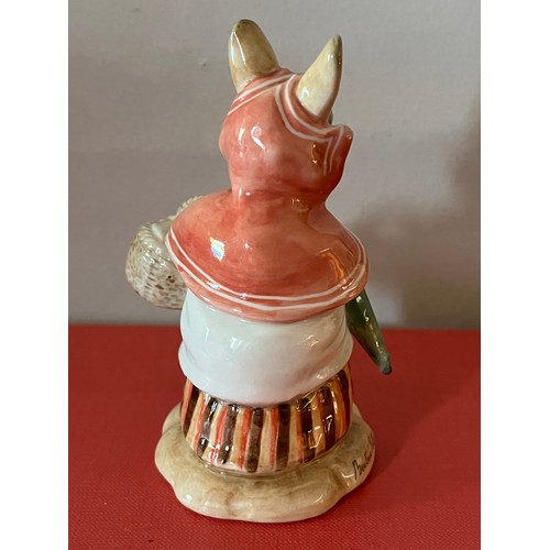 897 - Border Fine Arts Beatrix Potter Mrs. Rabbit A2431