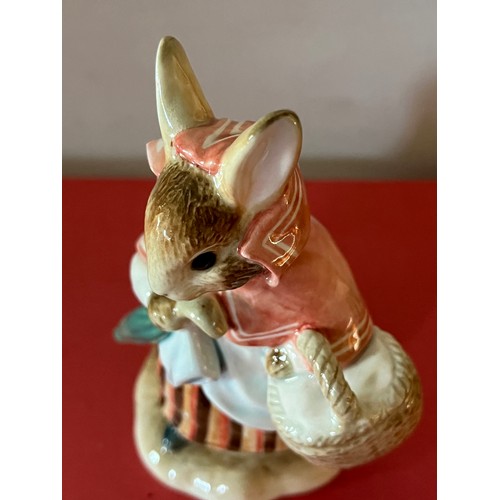 897 - Border Fine Arts Beatrix Potter Mrs. Rabbit A2431