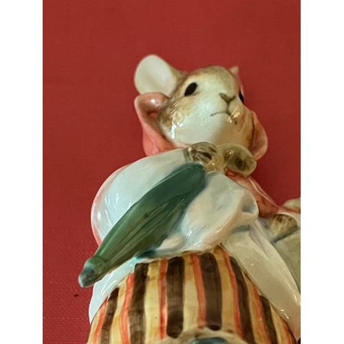 897 - Border Fine Arts Beatrix Potter Mrs. Rabbit A2431