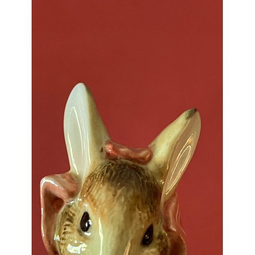 897 - Border Fine Arts Beatrix Potter Mrs. Rabbit A2431