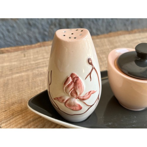 945 - Carltonware Austrian pattern cruet set.