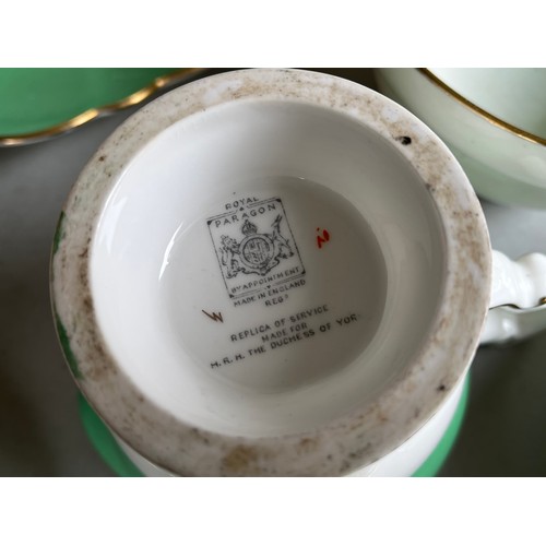 1005 - Box of Royal Paragon teaset. A reproduction of the set made for the Duchess of Kent. 1x large servin... 