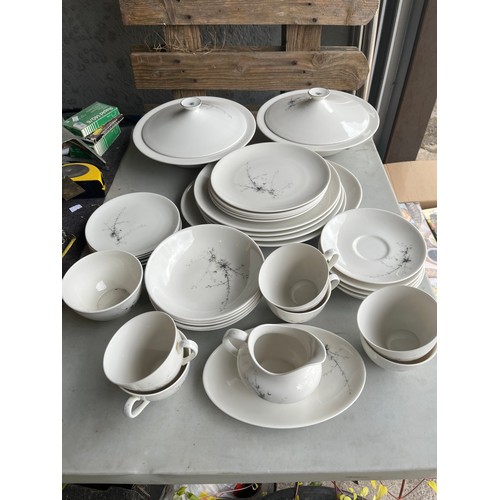 1006 - Box of Royal Doulton Green Brier pattern dinnerware. 1x serving plate, 4x dinner plates, 1x milk jug... 