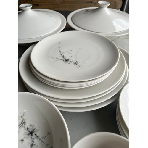 1006 - Box of Royal Doulton Green Brier pattern dinnerware. 1x serving plate, 4x dinner plates, 1x milk jug... 