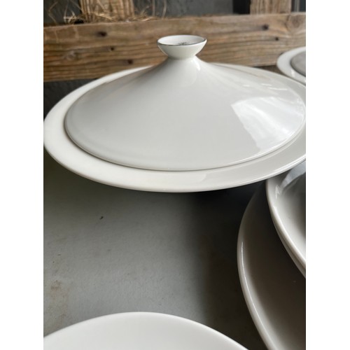 1006 - Box of Royal Doulton Green Brier pattern dinnerware. 1x serving plate, 4x dinner plates, 1x milk jug... 