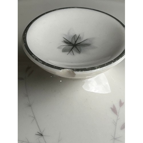 1006 - Box of Royal Doulton Green Brier pattern dinnerware. 1x serving plate, 4x dinner plates, 1x milk jug... 