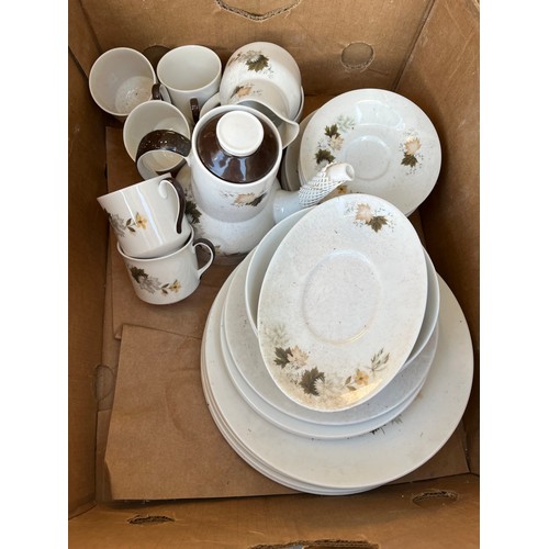 1043 - Royal Doulton Westwood dinner and coffee set