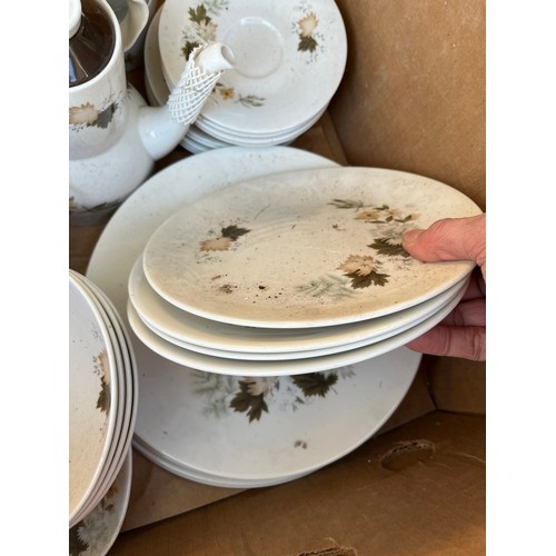 1043 - Royal Doulton Westwood dinner and coffee set