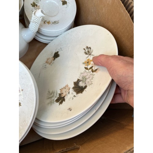 1043 - Royal Doulton Westwood dinner and coffee set