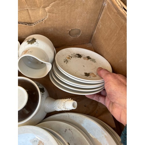 1043 - Royal Doulton Westwood dinner and coffee set