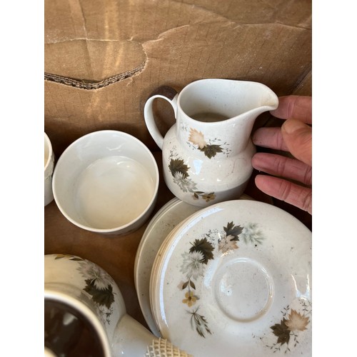 1043 - Royal Doulton Westwood dinner and coffee set