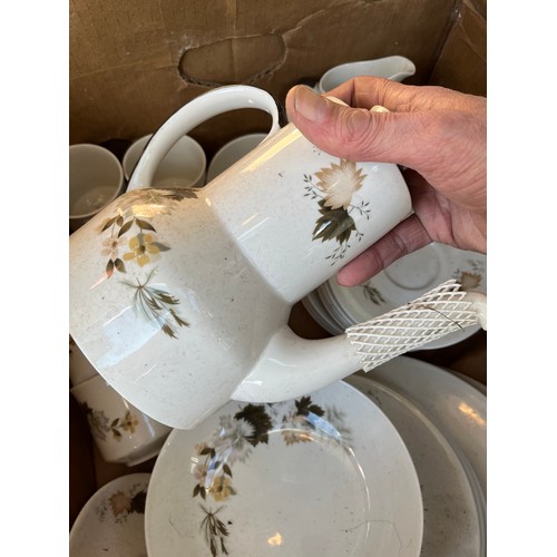 1043 - Royal Doulton Westwood dinner and coffee set