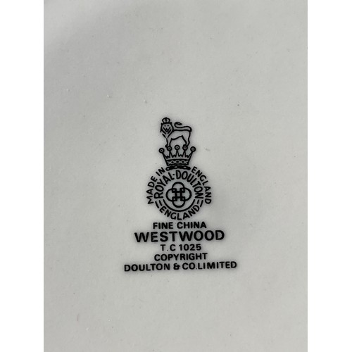 1043 - Royal Doulton Westwood dinner and coffee set