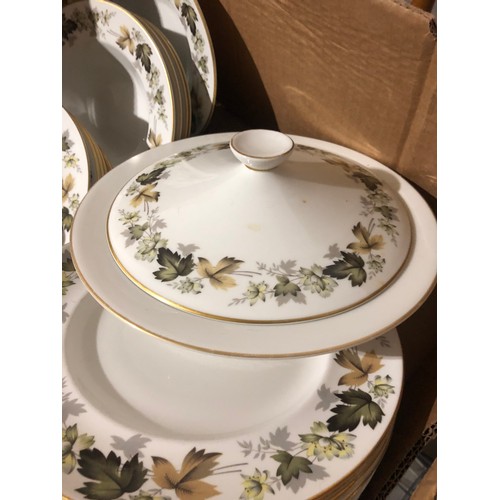 1044 - Royal Doulton Larchmont dinner service including plates and bowls