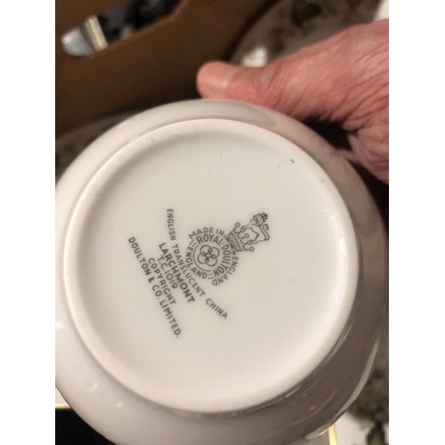 1044 - Royal Doulton Larchmont dinner service including plates and bowls