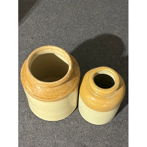 1067 - Ceramic storage jars