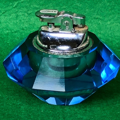 1124 - Pretty blue glass table lighter