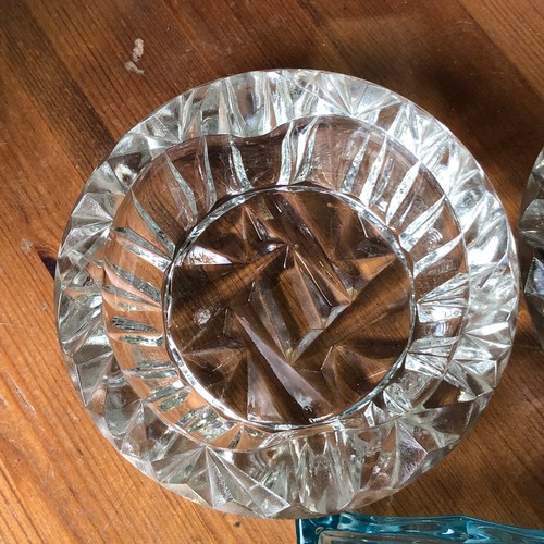 1139 - Art deco pressed glass to include a blue dressing table set.