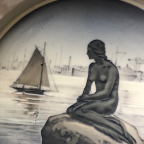 1154 - Royal Copenhagen dinner plate in Mermaid design pattern No.3643 Langelinie