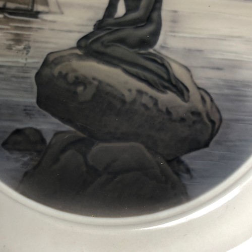 1154 - Royal Copenhagen dinner plate in Mermaid design pattern No.3643 Langelinie