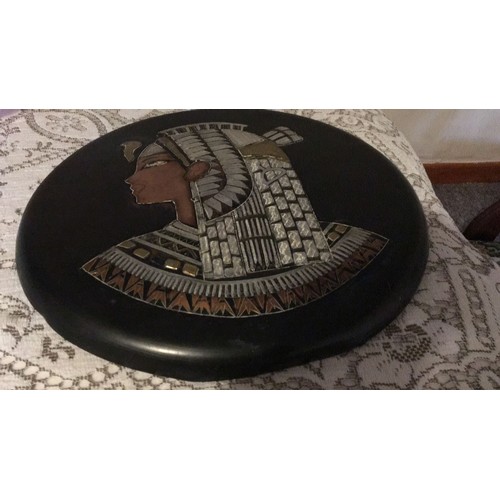 1236 - Unusual metal wall hanging plaque. Vintage Egyptian design, piece