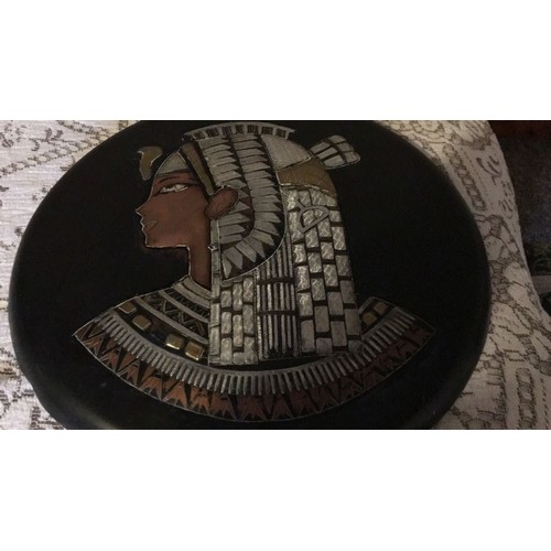 1236 - Unusual metal wall hanging plaque. Vintage Egyptian design, piece