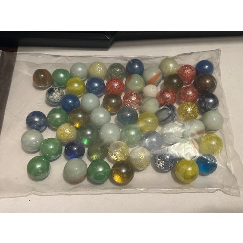 1284 - Bag of collectable rarer glass marbles
