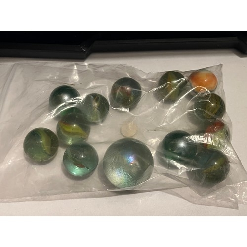 1285 - Bag of collectable large glass marbles