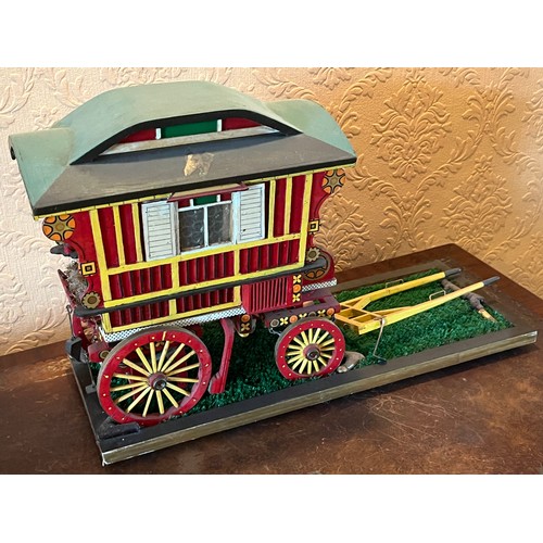 1301 - Gypsy caravan model. Very detailed inside and out