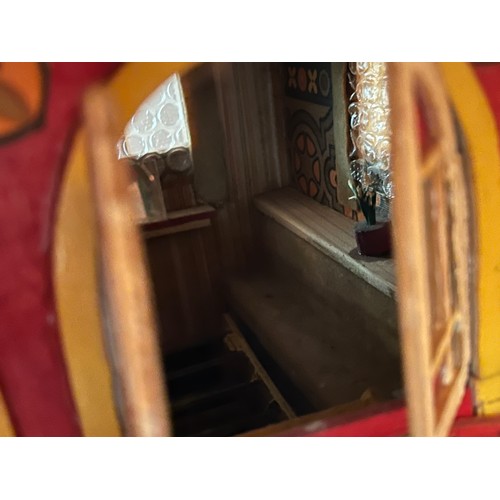 1301 - Gypsy caravan model. Very detailed inside and out