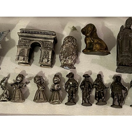 1307 - Metal figurines of allsorts
