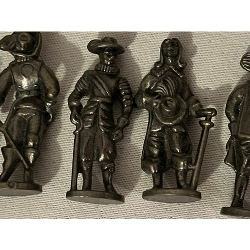 1307 - Metal figurines of allsorts
