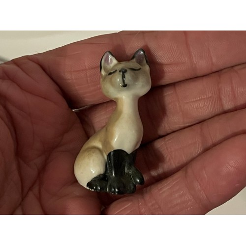 1308 - Miniature china figurines