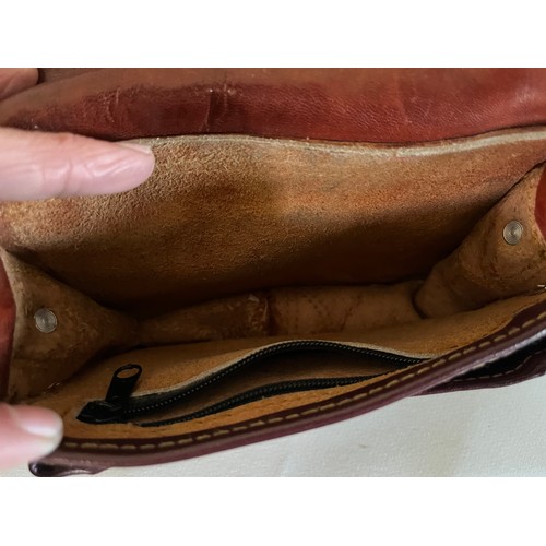 1357 - Ethnic art leather shoulder bag decorated with Elephants