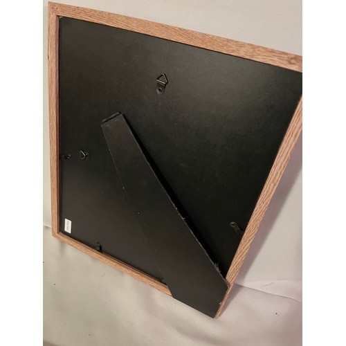 1381 - Picture frame for 6x4’s and 4x4’s