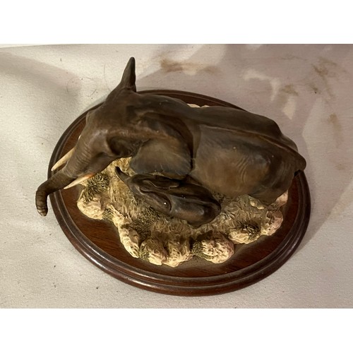 1384 - Border Fine Arts RW16 African Elephant and Calf from the WWF Chilton collection.