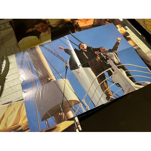 1393 - 11 Titanic movie posters