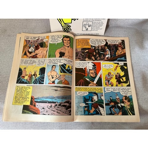 1402 - No.1 Tazan of the apes. Edgar Rice Burroughs. Including free gift, a glow in the dark pocket peeper ... 